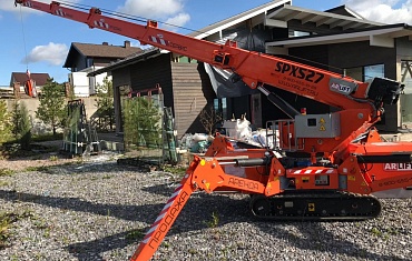 Мини-кран SPX527  на строительстве коттеджей